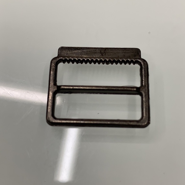 青色带齿三挡扣