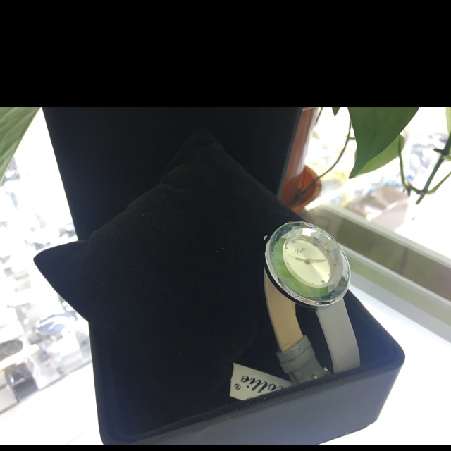 Fashionable, high-end, elegant and trendy leather watches for women details Picture