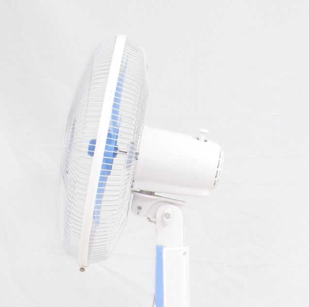 Solar charging fan with LED lamp AC/DC three 12V floor fan outlet 16 inch fan Application Scenario