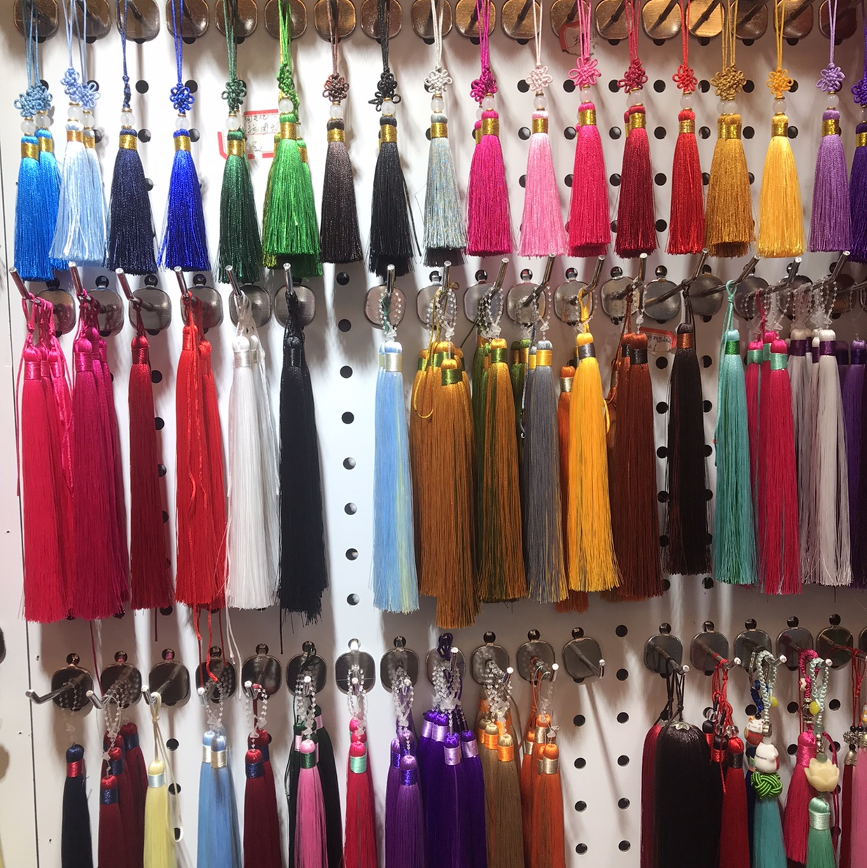 Tassels are 15 centimeters long