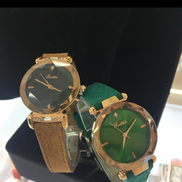 Fashionable and trendy high-end suede ladies' watches
