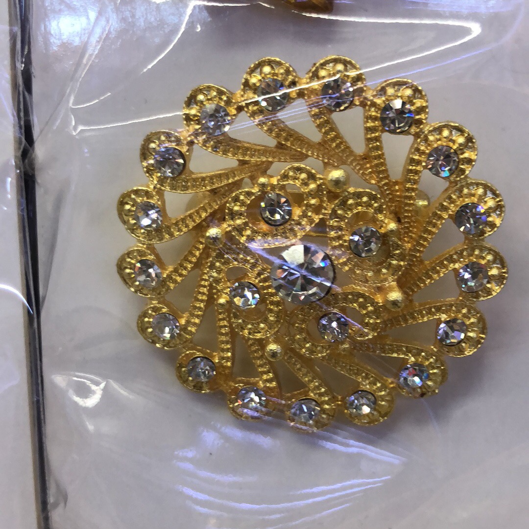Imitation gold brooch thumbnail