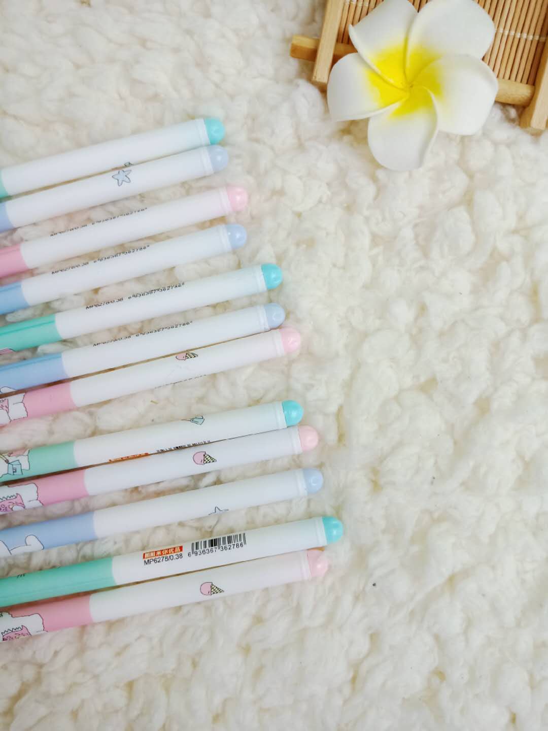 Miyou youpin Neutral pen Students use black to draw the cute cartoon signature pen 0.. 38 mm pen. Item Picture