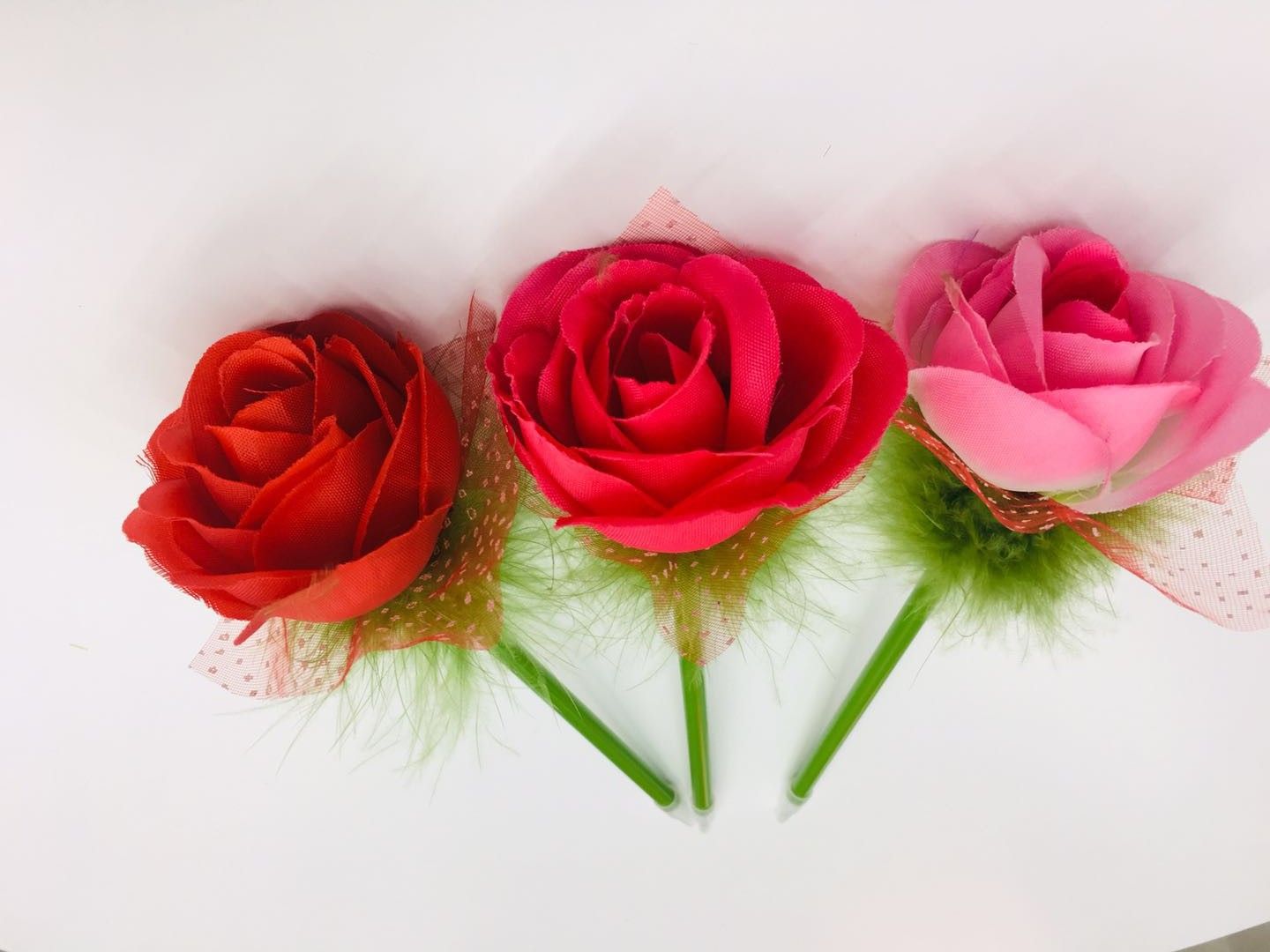 可笔秀文具办公文化厂家直供 带金粉甜心花带羽毛粉色玫瑰花圆珠笔 仿真