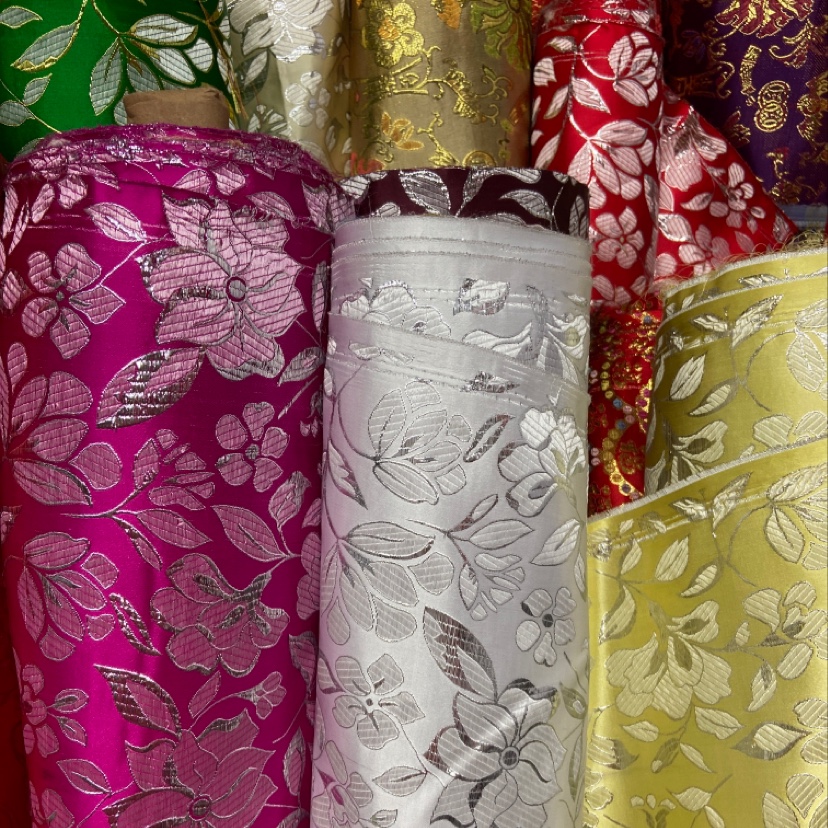 White silver-edged embossed embroidered fine leather brocade fabric, decorative items, gift packaging fabric, clothing, cheongsam