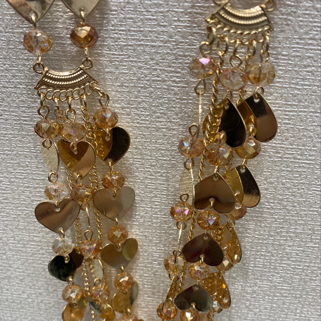 Heart-shaped sweater chain details Picture