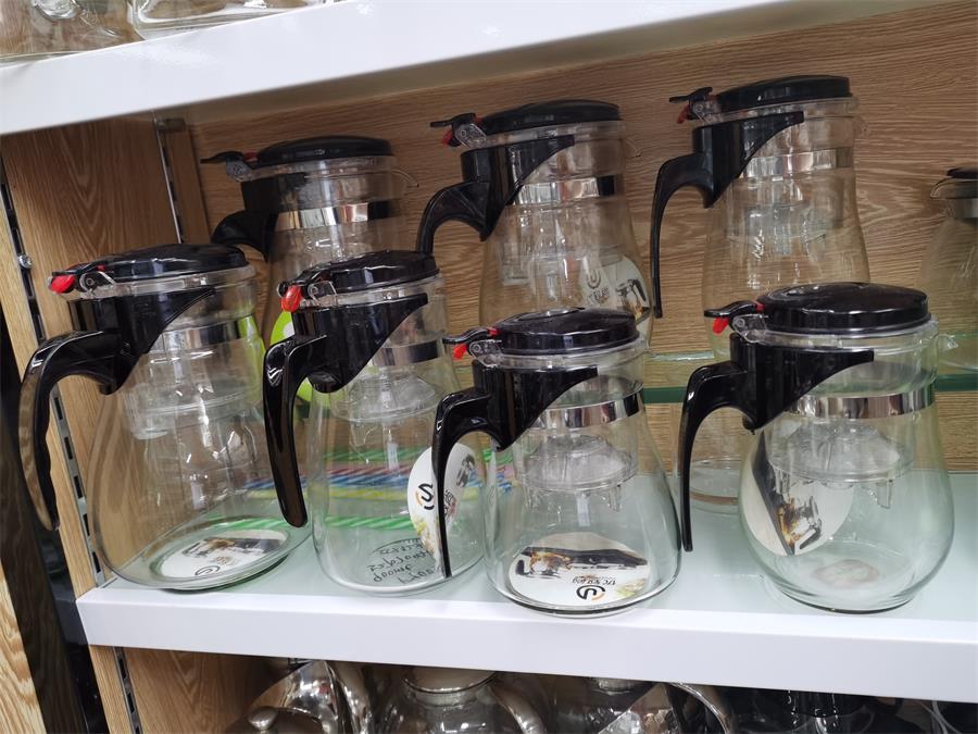 Glass teapots come in various sizes Application Scenario