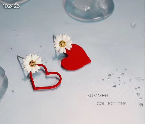 Designer little Daisy Stud Red heart Earrings for women Fashion Heart 2020 new fashion earrings