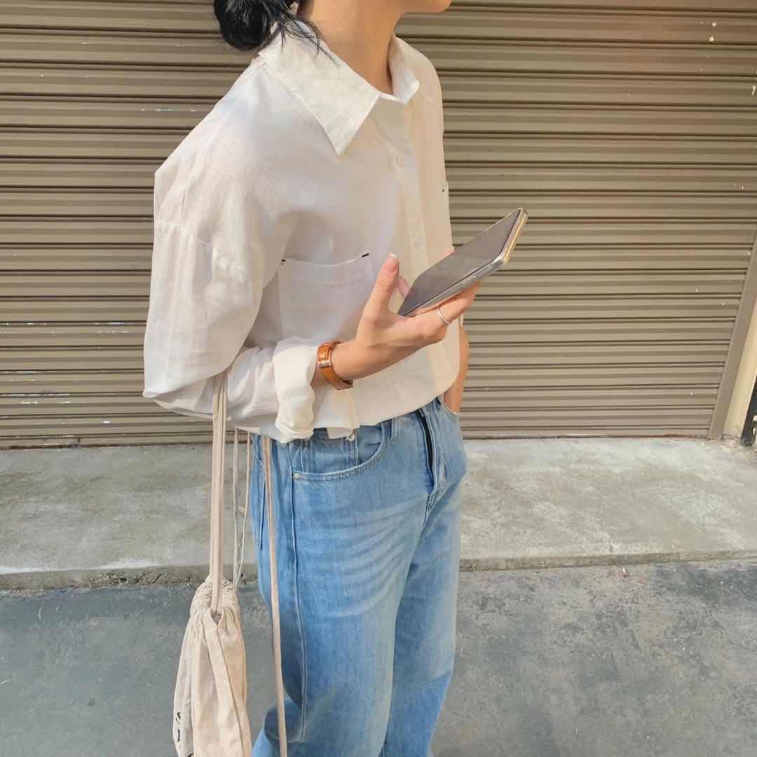 A simple white rolled-up shirt details Picture