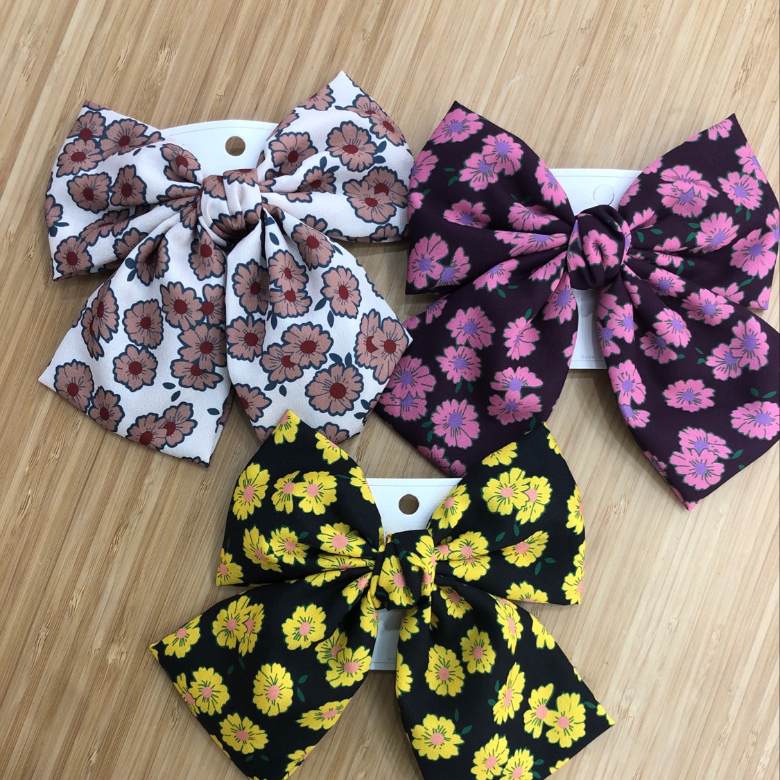 Large floral bowknot steel clip thumbnail