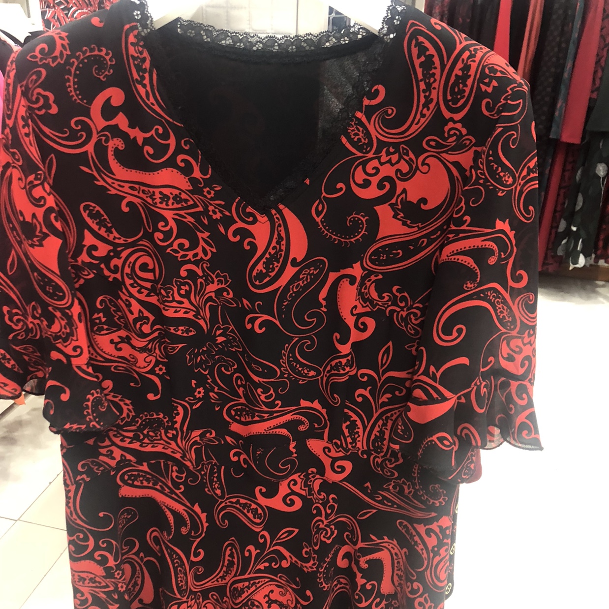 The new autumn collection of Oise round-neck printed dress is a fashionable, high-end and elegant long dress for women with a cinched waist and a slimming look details Picture