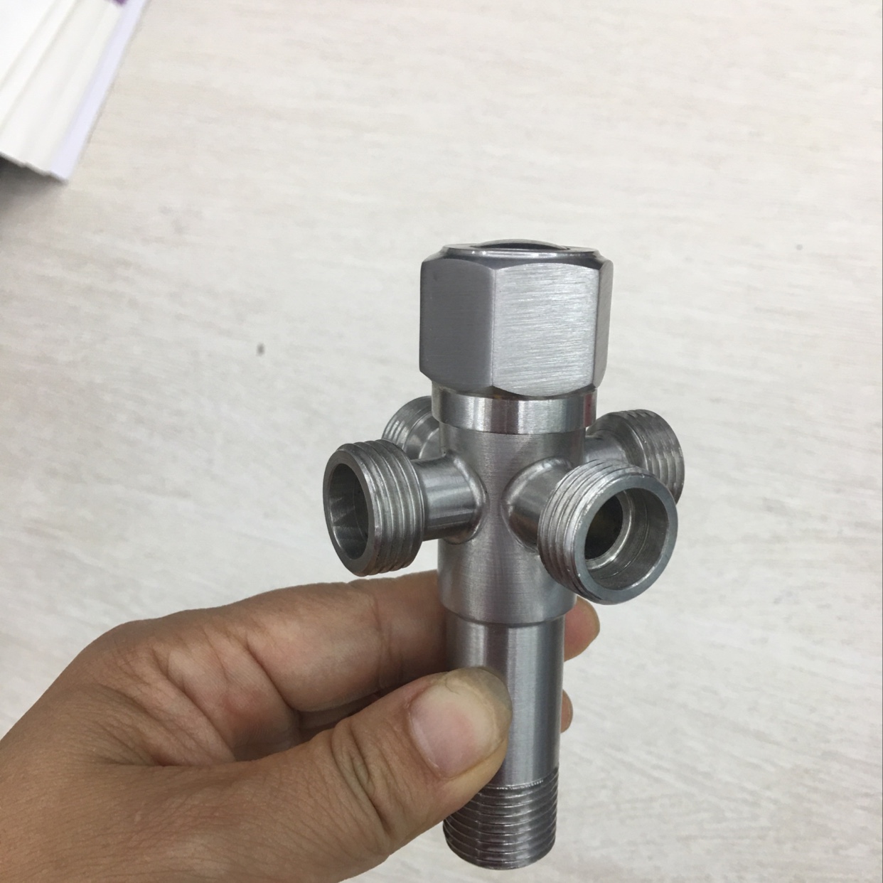 Extended Four-Way Angle Valve undefined