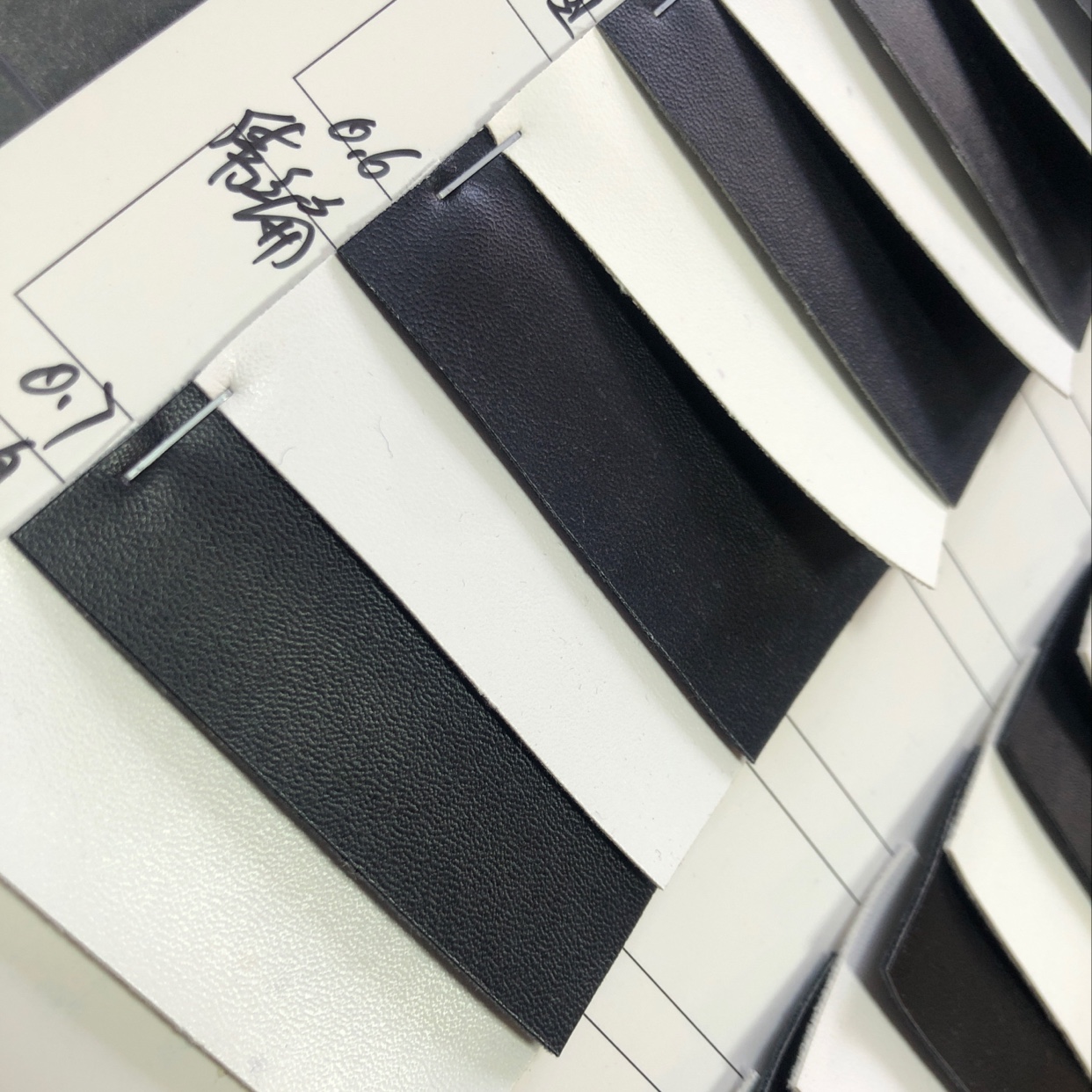 华达呢/肩章刺绣/印花皮革/夹网布/淘金产品图