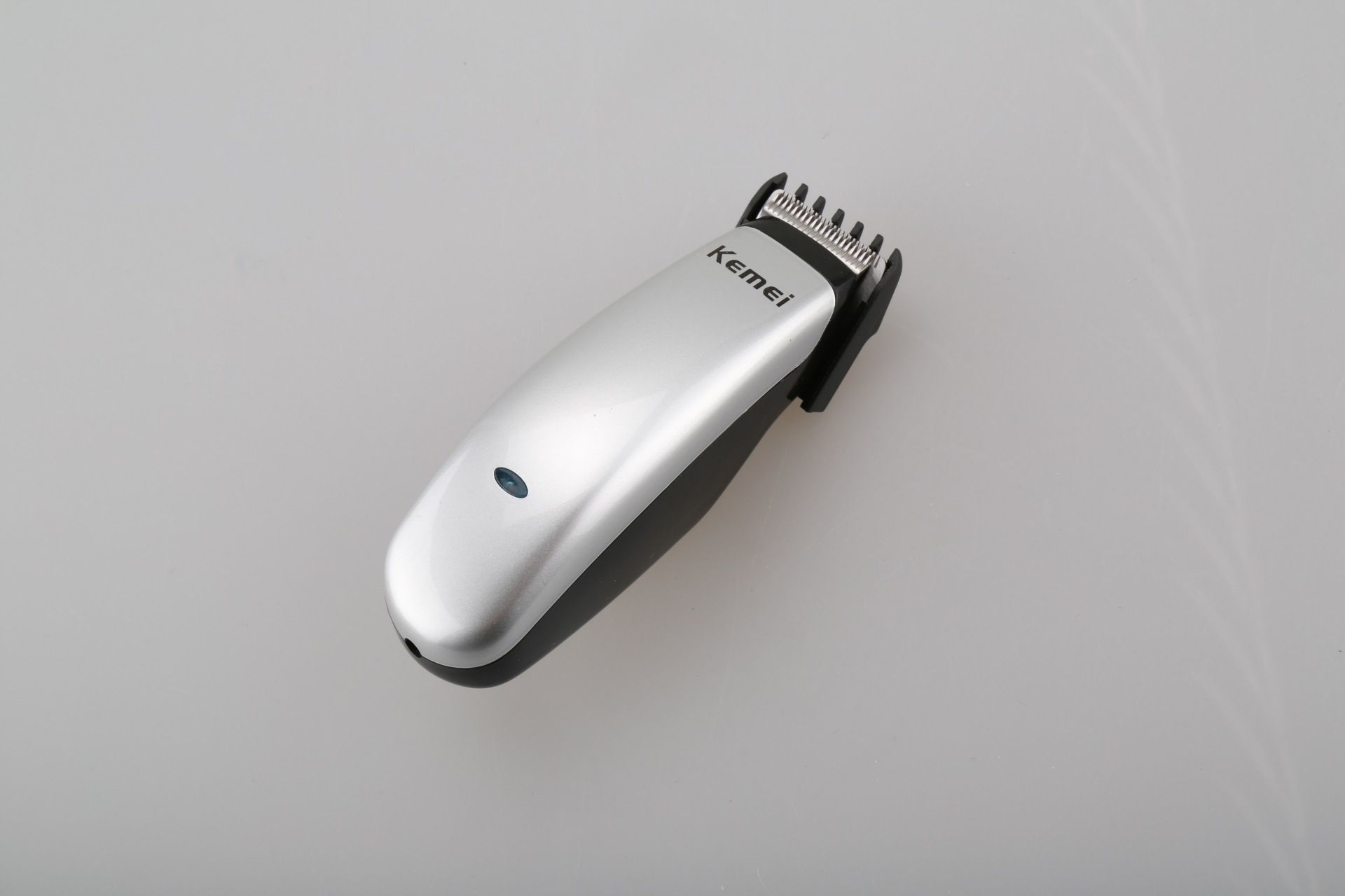 KEMEI 科美KM-9612 充电式电推剪迷你理发器电动剃头刀 电推子详情图5