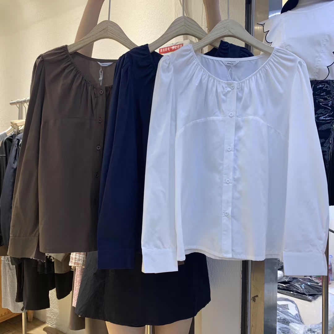 A simple shirt with a large round neck that can be tied up details Picture