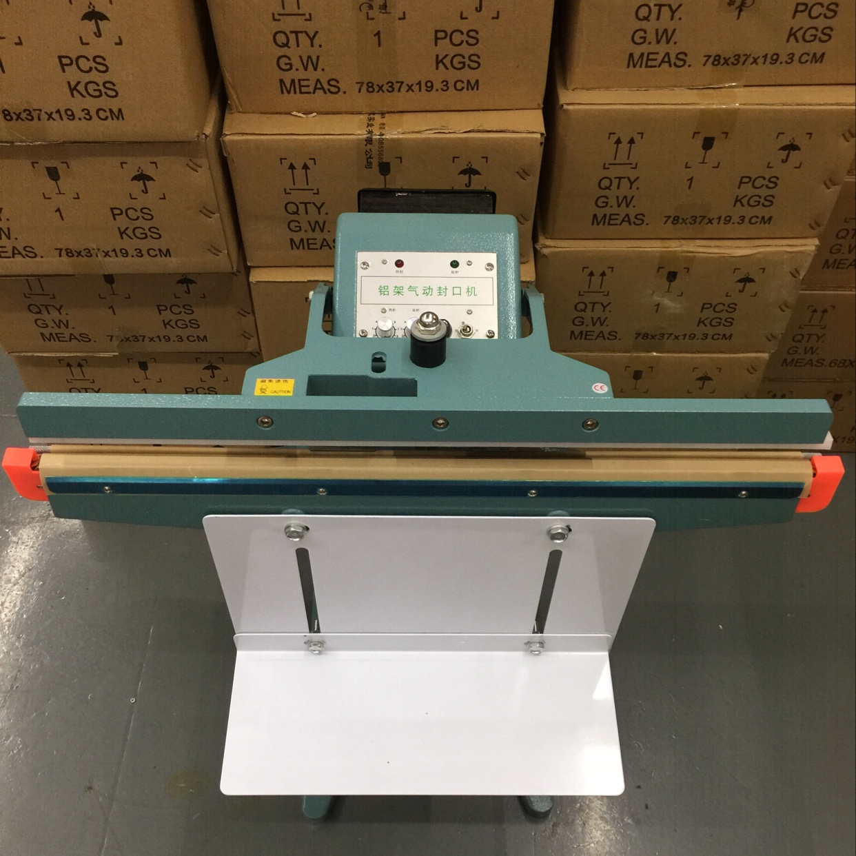 650 Single-sided pneumatic aluminum frame sealing machine details Picture