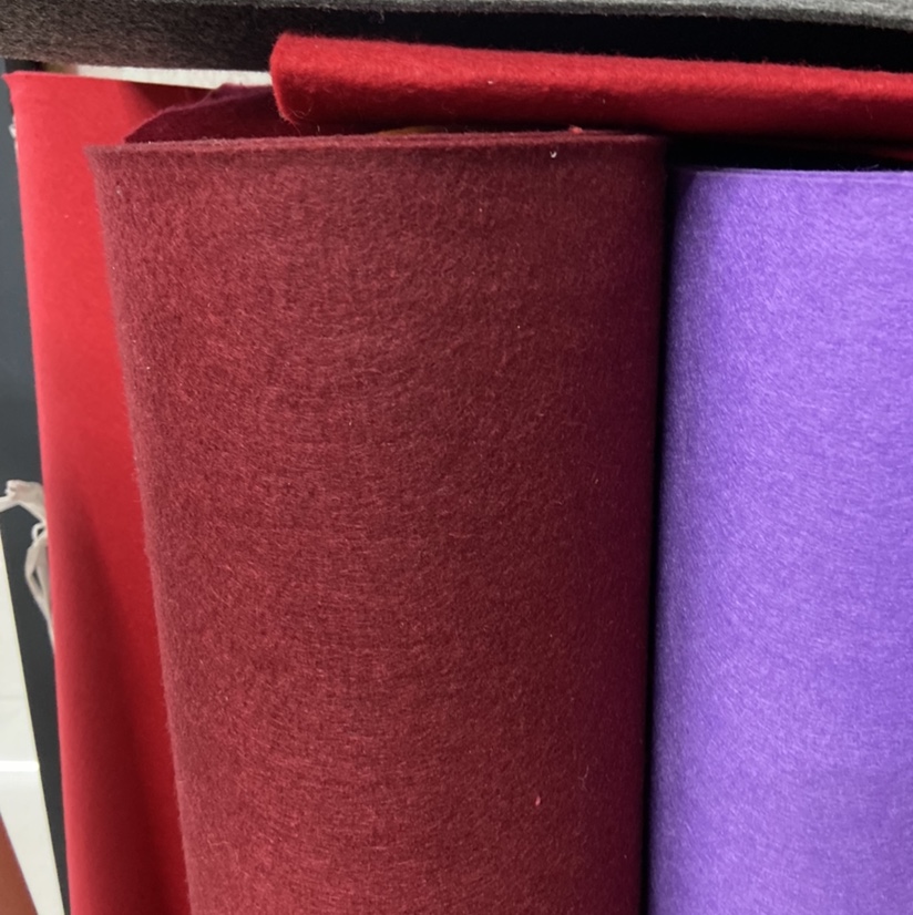 Deep red 1mm thick felt non-woven fabric, handcrafted for studio decorations, handicrafts, toys, daily necessities, multiple colors available, customizable thickness Specification image