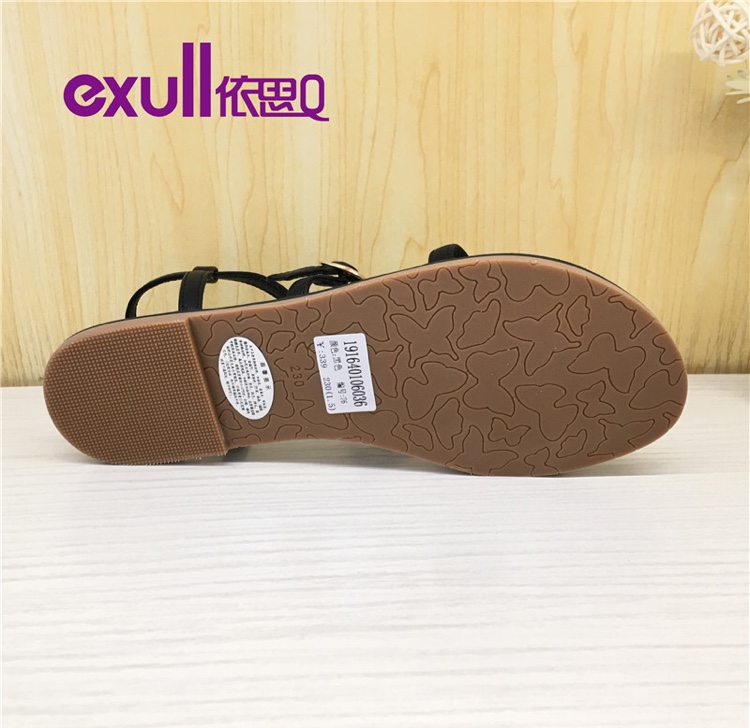 女式凉鞋实物图