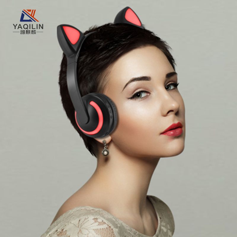 The new cat ear cartoon Bluetooth headset ZW-19 animation luminous colorful fashion Bluetooth headset