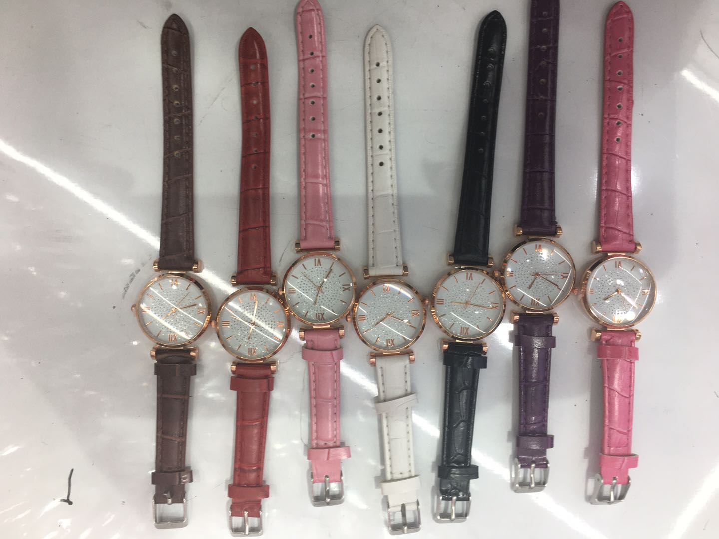 新品简约时尚休闲女表满天星多色皮带学生表 礼品表现货