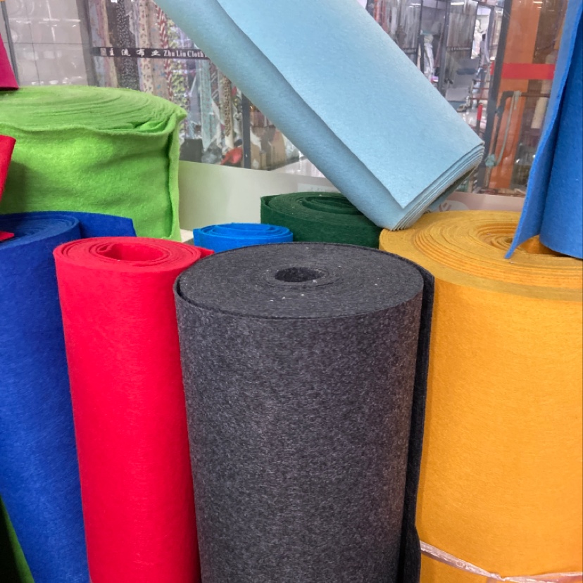 Black 1mm thick felt non-woven fabric, handcrafted for studio decorations, handicrafts, toys, daily necessities, multiple colors available, customizable thickness details Picture