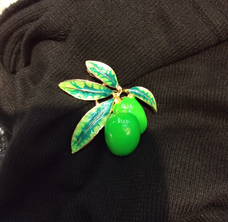 Fashion fresh lemon hand drop oil brooch