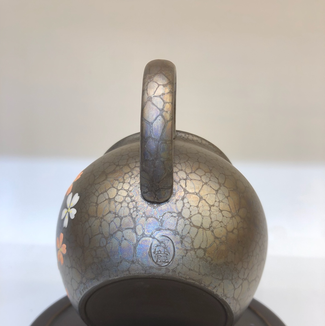 日本常滑烧昭龙窑 梅原昭二手作 金顶黑天目樱花丸型后手急須壶
实际重量请咨询详情图7