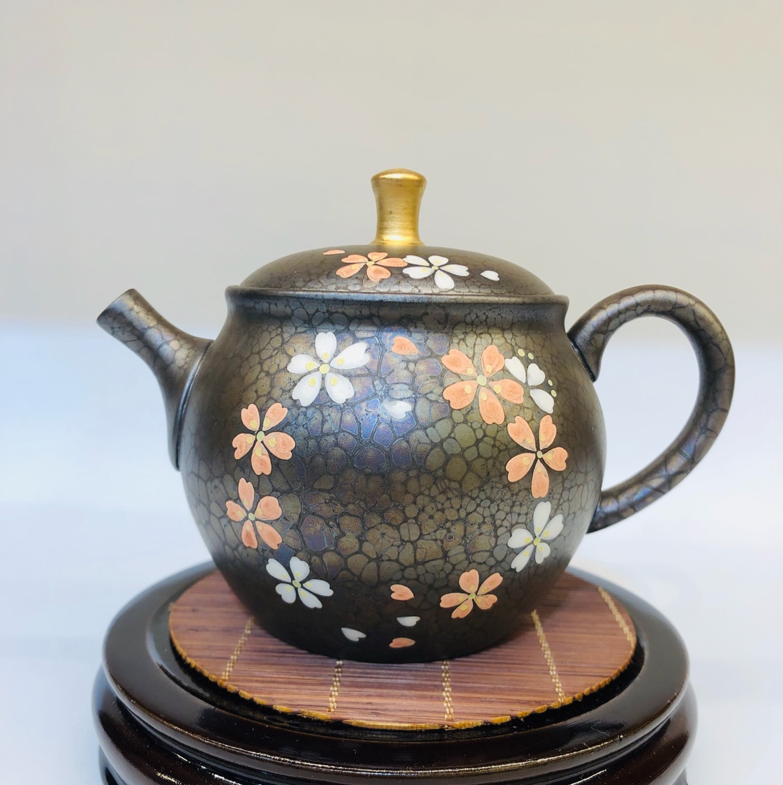 日本常滑烧昭龙窑 梅原昭二手作 金顶黑天目樱花丸型后手急須壶
实际重量请咨询