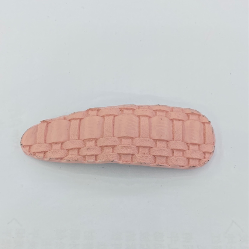 嫩粉色可爱设计款编织耳环