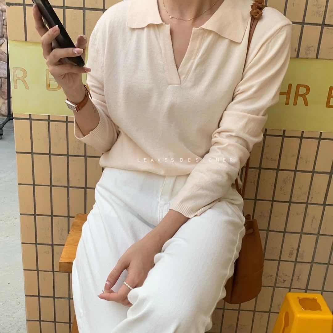 Beige V-neck shawl knitted sweater details Picture