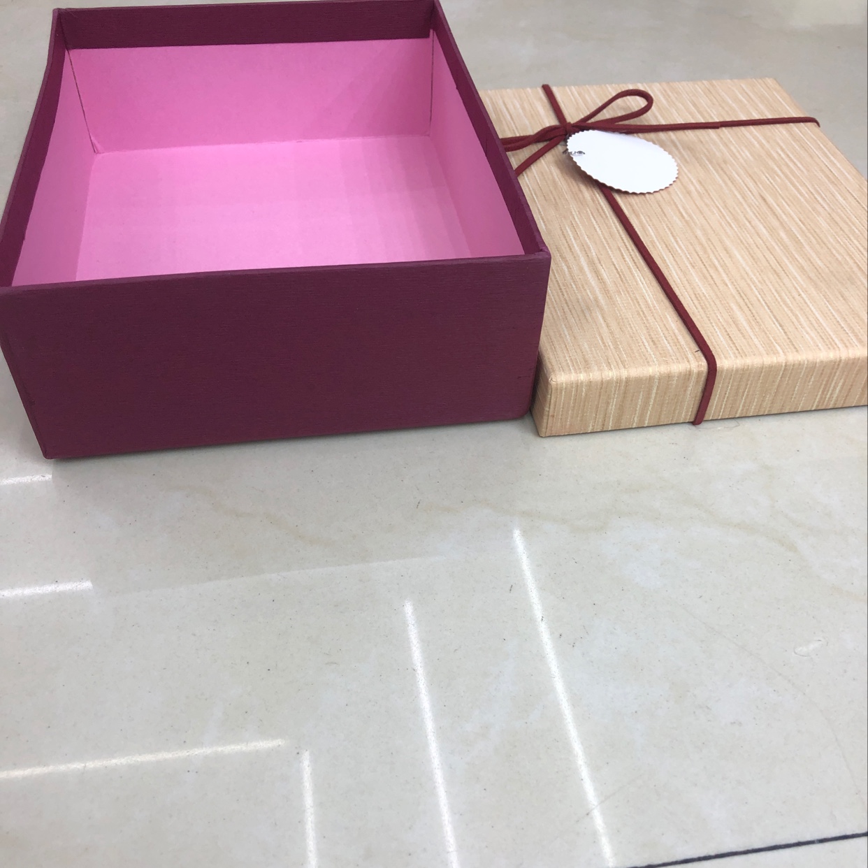 Beige Business Box details Picture