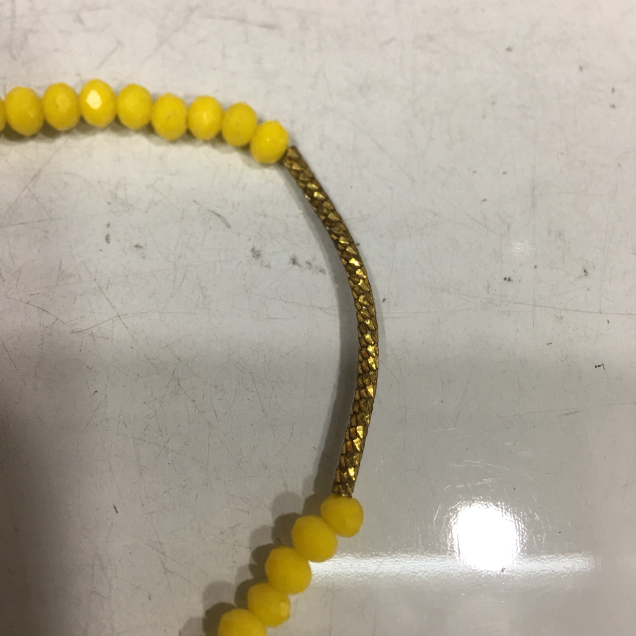 黄色弯管挂坠手链产品图