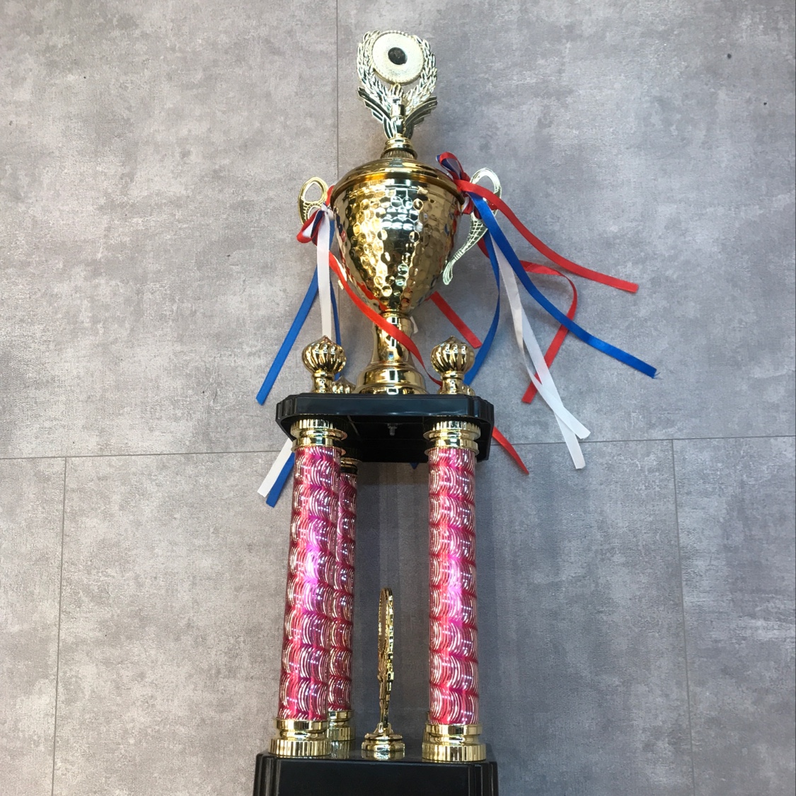 The new 1566 four-column metal trophy