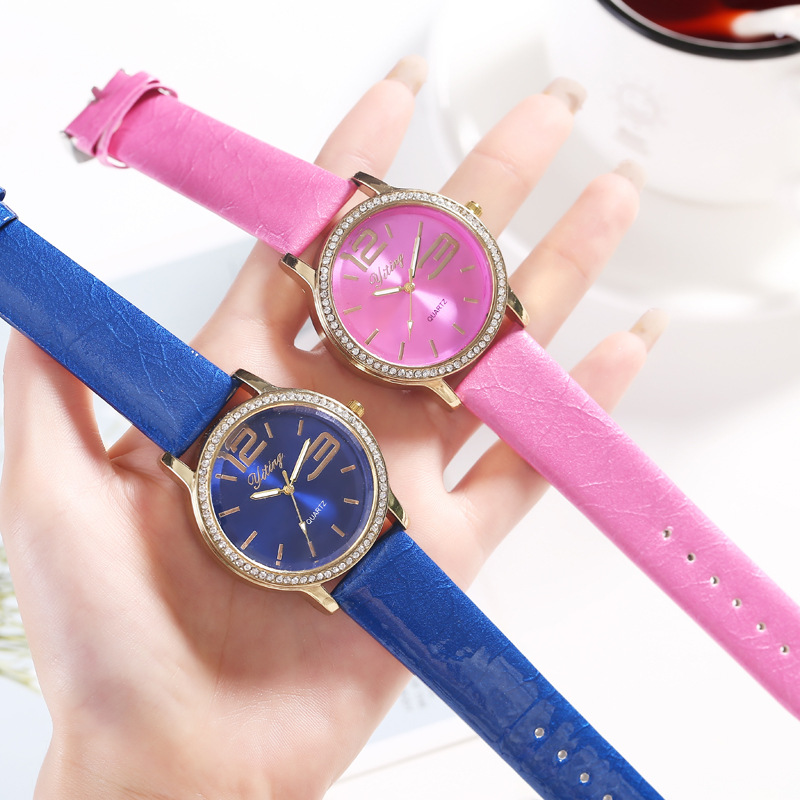 外贸款韩版时尚女士手表镶钻夜光针皮带石英表时装女款腕表批发