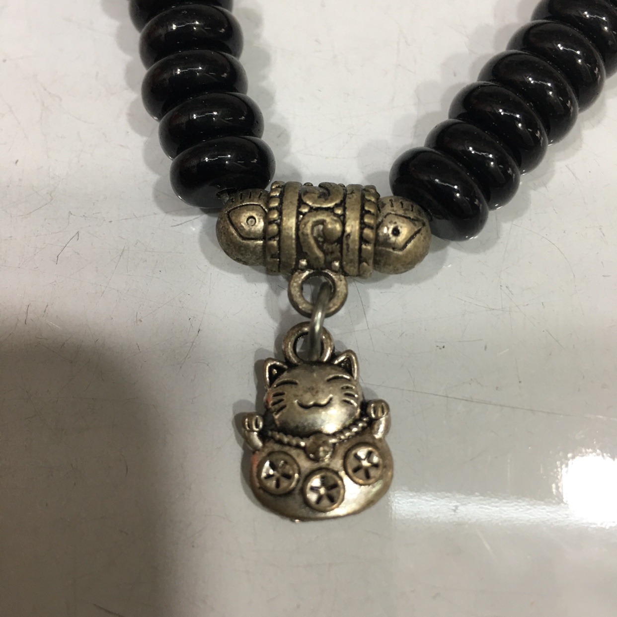 黑色扁珠挂坠手链细节图