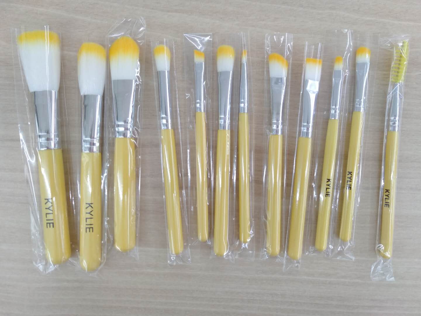 12 cover brush makeup brush blush brush concealer brush eyelash roll full figure