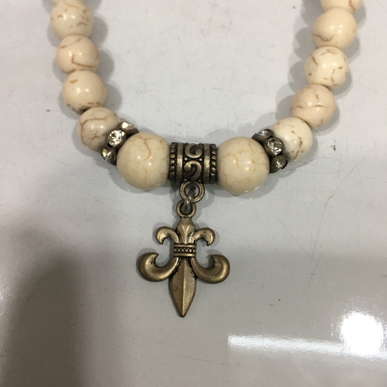 米色挂坠手链细节图