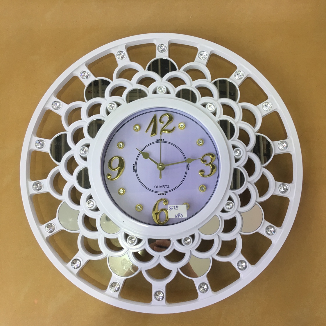 White wall clock thumbnail