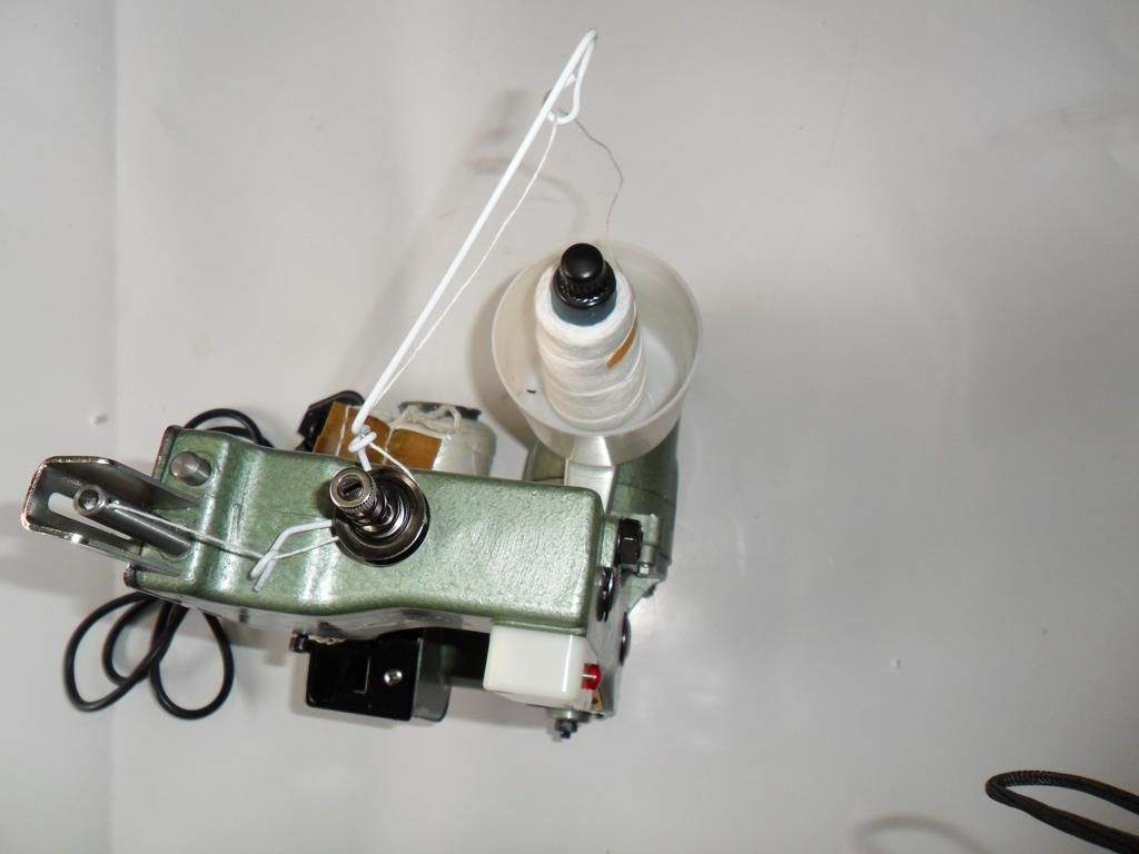 Xiaofeiren genuine portable electric sealing machine, woven tape sealing machine, rice bag sealing machine. Huayi Packaging Machinery operates with integrity and offers excellent quality pic 3
