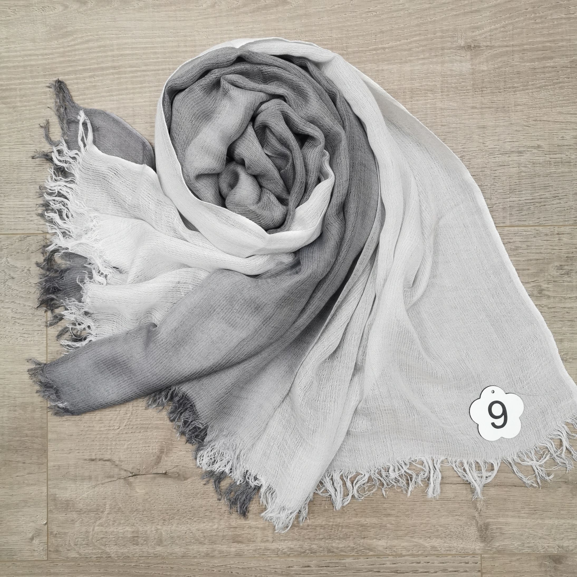 Tianzhu Left And Right Gradient Scarf Shawl Holiday Elegant National Wind Four Seasons Love Application Scenario