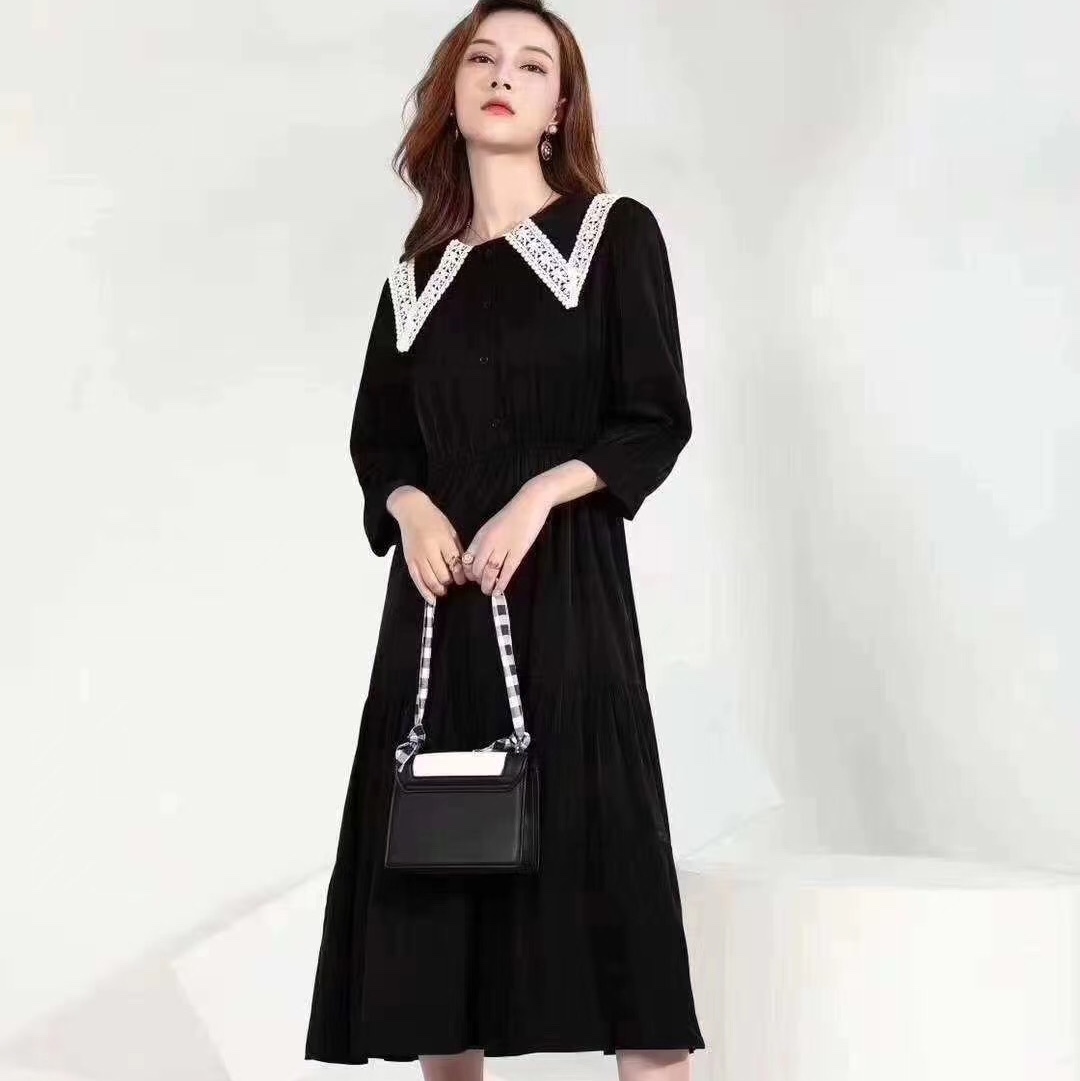 Jimmy Saio's new black dress for early autumn fashion trends