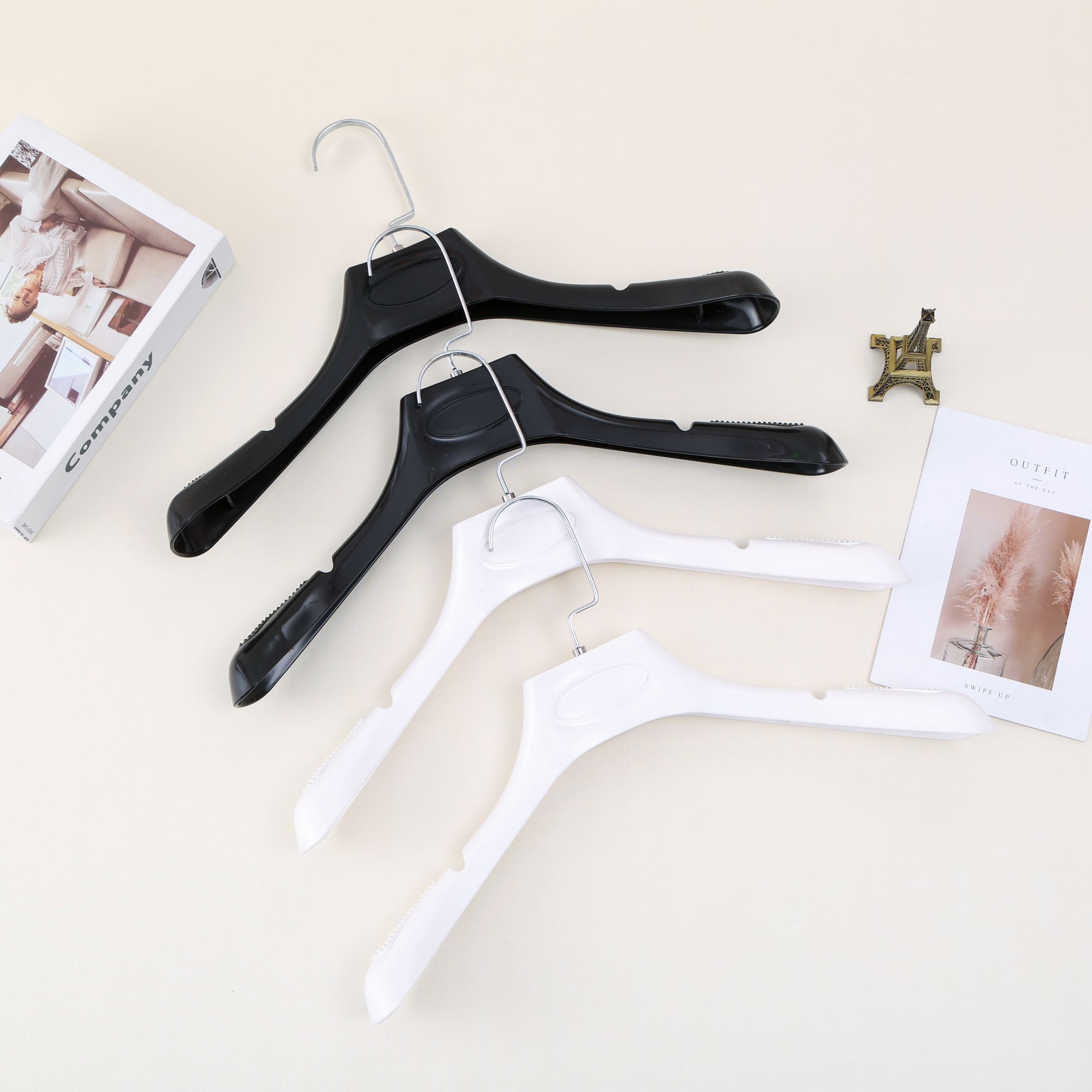 Suit hanger broad-shouldered seamless household clothes hanger for men and women suit hanger clothing store wholesale clothes rack full figure