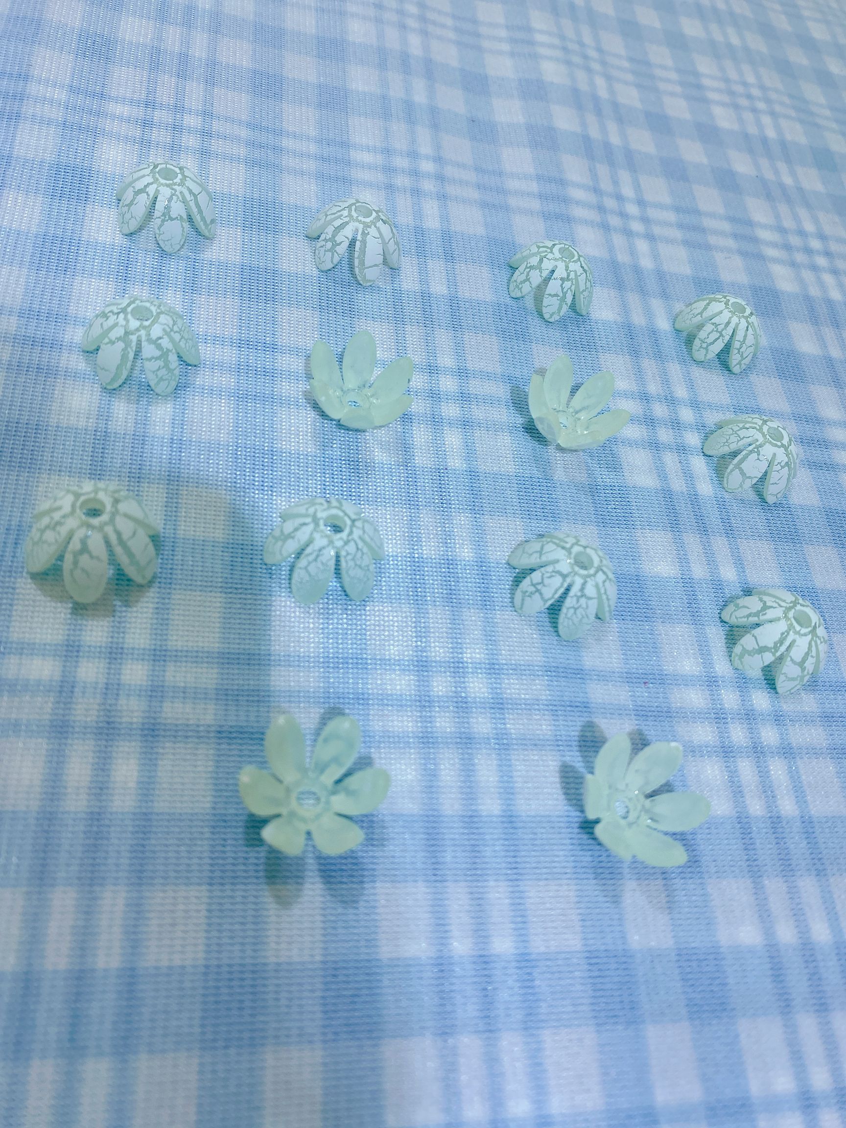 Acrylic painting effect in the middle hole five - petal receptacle manual DIY earrings simulation flower accessories thumbnail