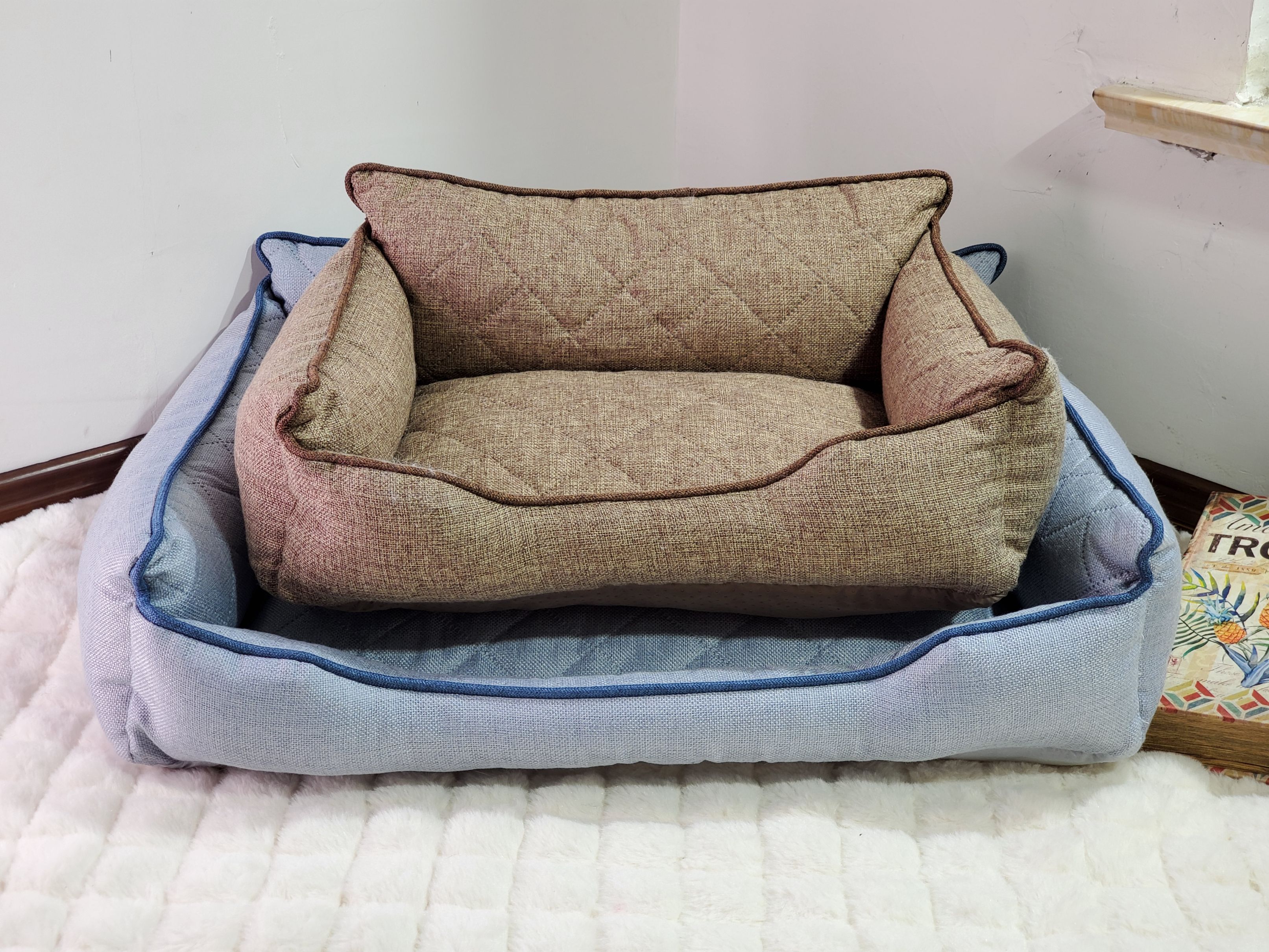 The dog bed is suitable for all seasons and can be disassembled and washed. It is suitable for Corgis, Teddy pets, Labradors, large dog and cat beds, small sizes, and does not stick to hair