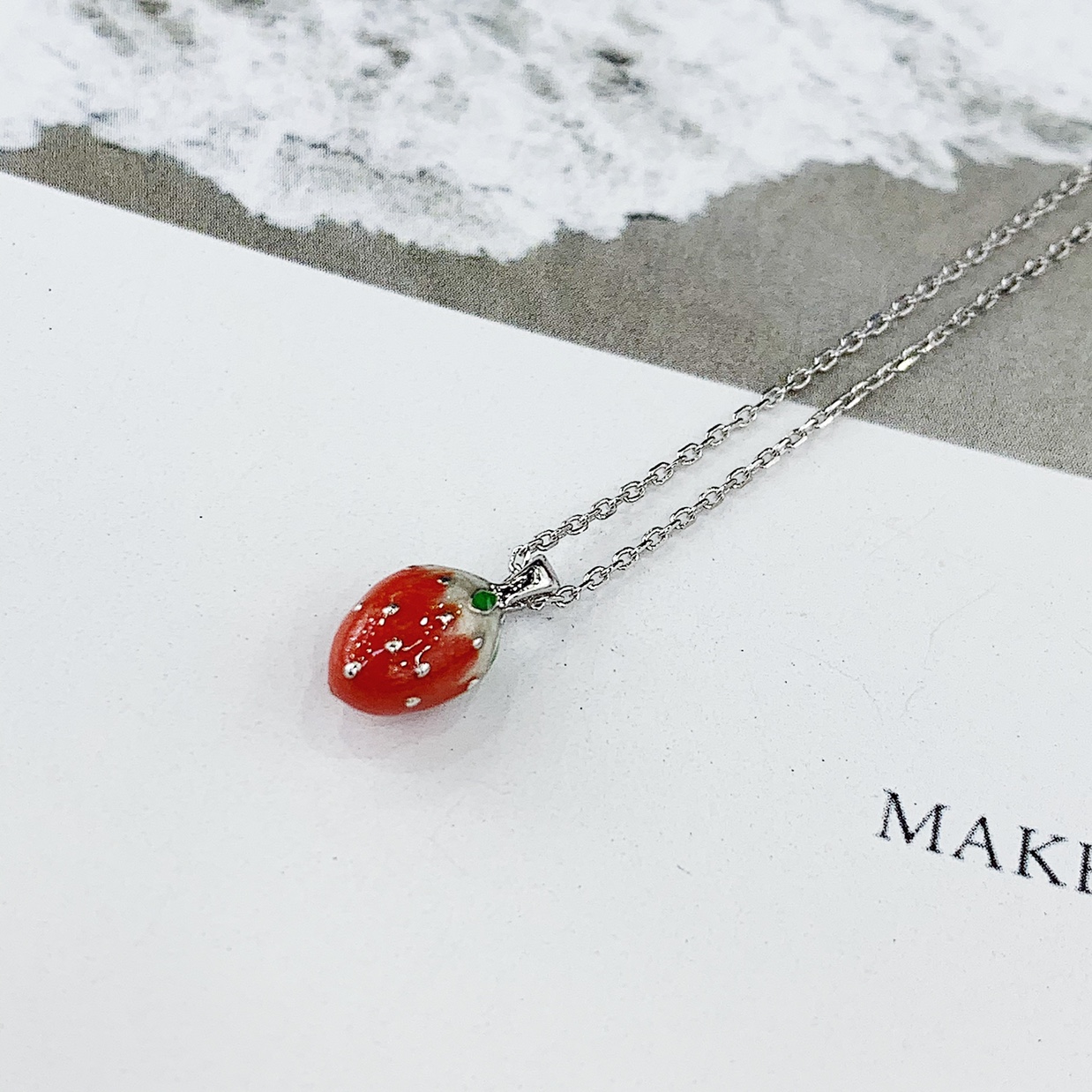 S925 Silver cute Girl Strawberry necklace with oil drip process, non-allergenic and non-fading necklace Specification image