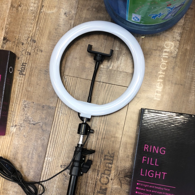 The ring-shaped Internet celebrity fill light live-streaming has become a hit on Douyin details Picture