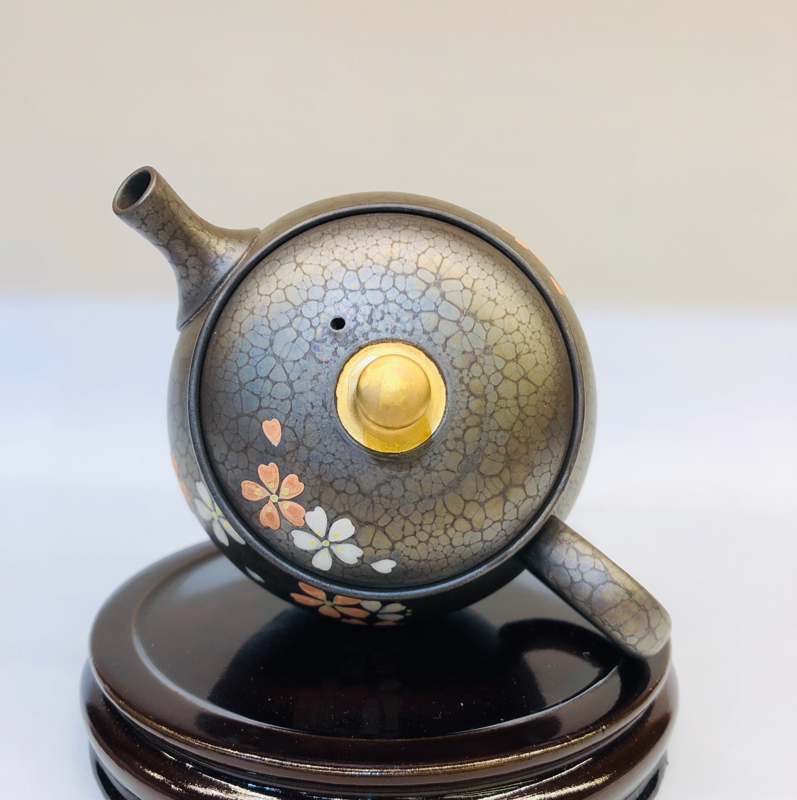 日本常滑烧昭龙窑 梅原昭二手作 金顶黑天目樱花丸型后手急須壶
实际重量请咨询详情图6