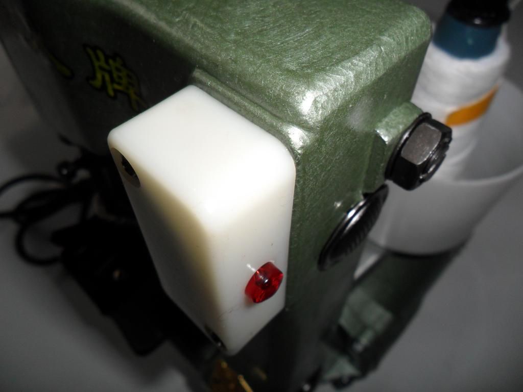 Xiaofeiren genuine portable electric sealing machine, woven tape sealing machine, rice bag sealing machine. Huayi Packaging Machinery operates with integrity and offers excellent quality pic 2