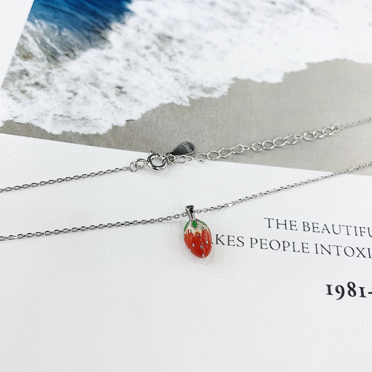 S925 Silver cute Girl Strawberry necklace with oil drip process, non-allergenic and non-fading necklace Application Scenario