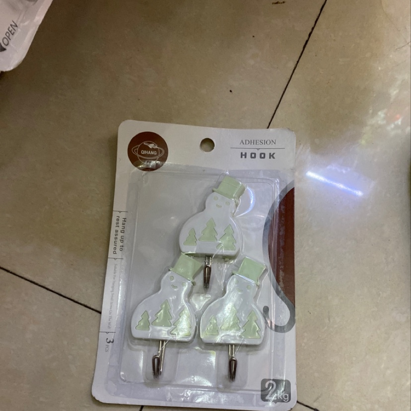 Factory direct sales of fashionable and eco-friendly new adhesive hooks, easy to use hooks 3833